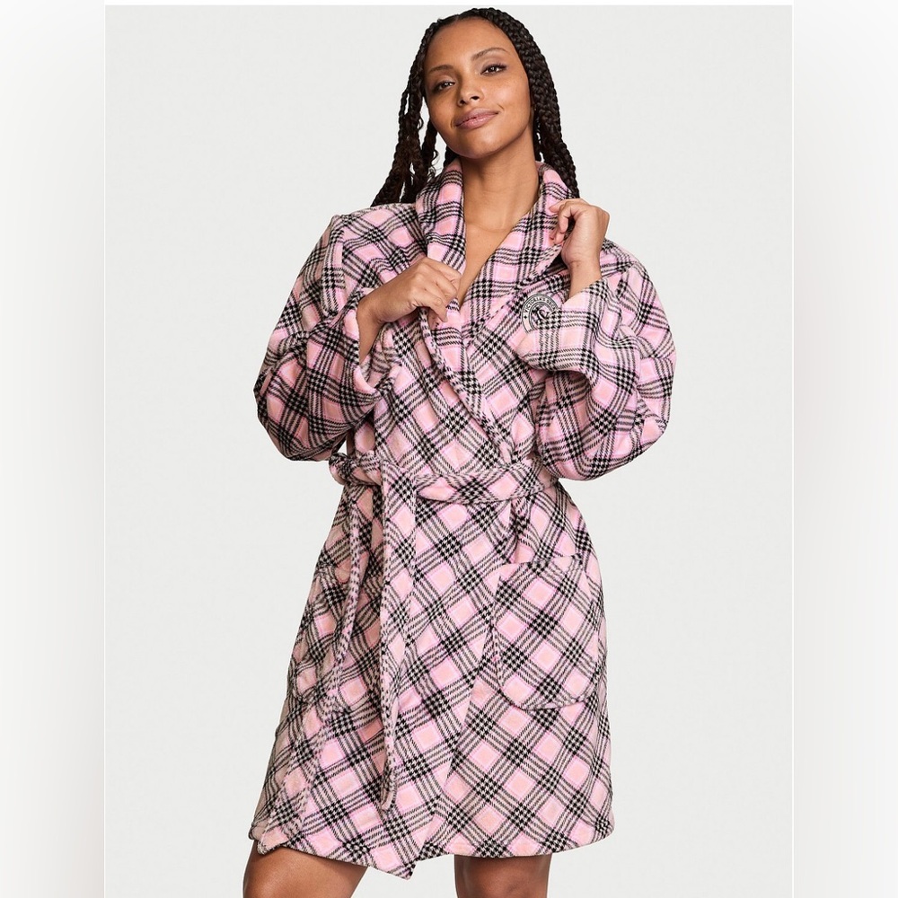 NWT Victoria’s Secret Cozy Short Plush Robe. Super soft & plush. 100% polyester